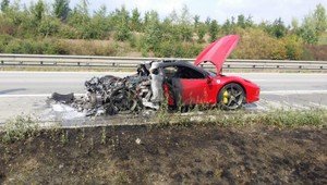 FOTO: Na obchvate začalo za jazdy horieť Ferrari. Škoda je astronomická