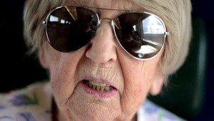 Blogerka (104) zo Švédska dobýva svet. Je čas žiť, odkazuje