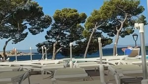 Makarská zíva prázdnotou. Chorváti sa sťažujú na málo turistov