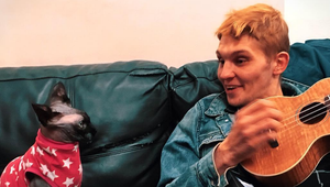 Všetko je inak! Fotka drogovo závislého lídra českej kapely je neaktuálna, skutočnosť vôbec nie je tak ružová