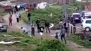 VIDEO: Dve znepriatelené rodiny sa pobili, lietali kamene aj palice