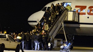 V Košiciach pristálo lietadlo so 149 asýrskymi kresťanmi