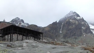 VIDEO: Vysoké Tatry ostali len pre miestnych. Kvôli zákazu vychádzania sú turistické chodníky takmer vyľudnené