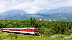Železnice chystajú nový prepravný poriadok, kotlebovské hliadky z vlakov vyhodia