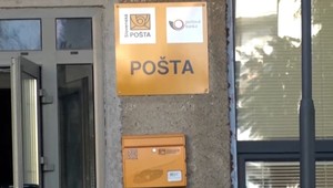 Prvých 20 000 seniorov dostane sľúbenú odmenu. Pošta im doručí 300 eurovú poukážku za očkovanie