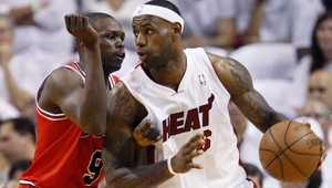 NBA: V Miami úradoval Bosh, Heat vedú nad Chicagom
