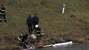 Experti skúmajú neznámu látku, ktorá zamorila rieku Poprad