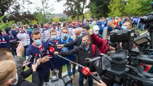 Hokejisti zablokovali úrad vlády. Opatrenia definitívne pochovajú slovenskú ligu, odkazujú vláde