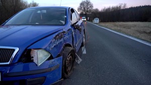 Cestujúci v autobuse zažili ťažké chvíle. Zrazil sa s osobným autom