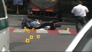 Motorkár prišiel pri zrážke s kamiónom o nohu!