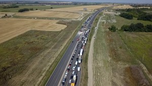 Vodičov od roku 2020 čaká ďalšia povinnosť. Pri mimoriadnej situácií budú musieť na diaľnici jazdiť inak