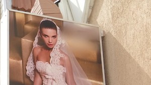 Zlodej sa okrem starožitností a šperkov ulakomil aj na 30 svadobných šiat