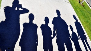 Matke vzali opatrovateľský príspevok na dcéru, dostala opatrovateľku