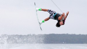 Wakeboarding na divokej rieke. Hotové šialenstvo