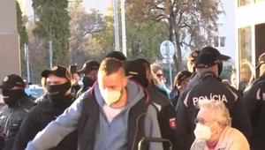 Antirúškari terorizujú obchody. Obchodné reťazce si s nimi nevedia dať rady