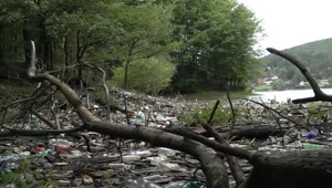 VIDEO: Pri pohľade na Domašu vás zamrazí. Pláže zaplavili kilá odpadkov