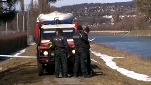 Policajti vytiahli z Hornádu mŕtveho muža. Jeho identita je zatiaľ neznáma
