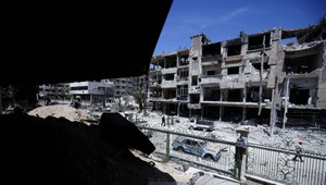 Členovia tímu OSN prišli na miesto chemického útoku, spustili na nich streľbu