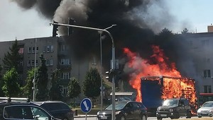 FOTO: V centre Nitry horel náves nákladného auta