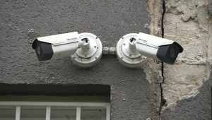 Pátrajú po mužovi, ktorý sa chystal znetvoriť ženy. Niekto ho údajne varoval pred políciou