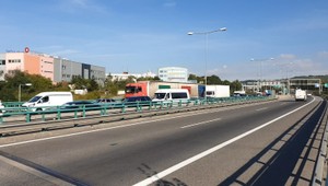 Hlavné mesto čakajú výrazné kolóny. Pred tunelom Sitina budú obmedzenia do konca letných prázdnin