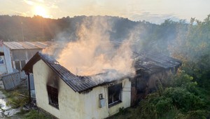 V Košiciach vypukol požiar. Podľa informácií TV JOJ mu predchádzala hádka