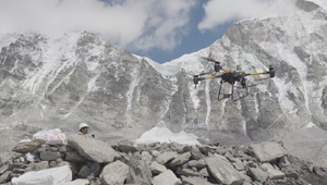 Smetisko na Mount Evereste: Na jeho upratovanie používajú drony