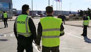 VIDEO: Polícia ďakuje Slovákom, ktorí im podali pomocnú ruku. Poukazujú na spolupatričnosť národa