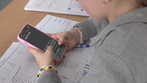 Obmedzenia sociálnych sietí pre mladých už fungujú vo svete. Aká regulácia je vhodná?