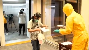 Pre koronavírus vyhlásili globálny stav núdze,  v Európe a USA zavádzajú nové ochranné opatrenia