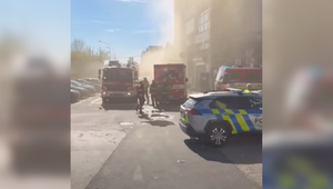 V Bratislave horí sklad v blízkosti ubytovne, ľudí evakuovali