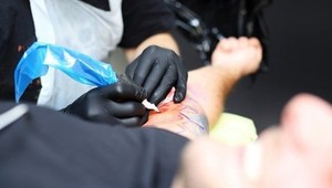 Pochválil sa tetovaním, ľudia sa mu smejú: Pozrite sa lepšie, čo vidíte vy?