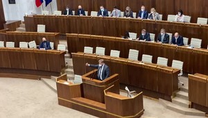 Národná rada odhlasovala obrannú dohodu s USA: Proti bola Romana Tabak (OĽaNO), ale aj Pčolinský (Sme rodina)