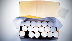 Francúzska vláda chce urobiť razantný krok s fajčiarmi