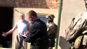 Kňaz predával zbrane, ukryté ich mal v kostole. Pozrite si AUTENTICKÉ ZÁBERY z jeho zadržania