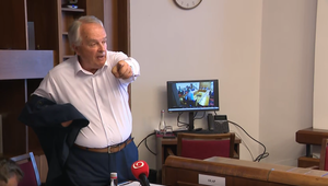 VIDEO: Radačovský na výbore navrhol poslancovi odísť oknom, vyzliekol si sako