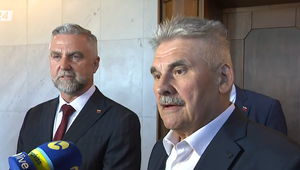 Reakcia koaličných poslancov na prerušenie rokovania po hádke