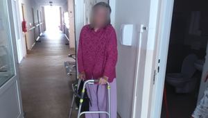 V Česku zachránili seniorku s chodítkom zo štvorprúdovej cesty. Tvrdila, že ju tadiaľ poslali známi