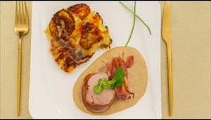 Panenka v slanine, gratinované zemiaky, hubová omáčka