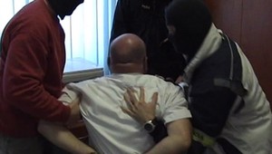 Kukláči zadržali policajného šéfa!