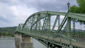 Muž (24) zo Štúrova v Ostrihome dobil na smrť Slovenku. Hrozí mu doživotný trest