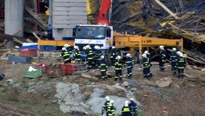 AUTENTICKÉ ZÁBERY. Spadol most, zabil robotníkov, ostala spúšť