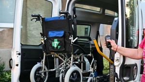 Slováci s ŤZP preukazom narážajú v zahraničí na problémy, pomôcť má jednotný európsky doklad