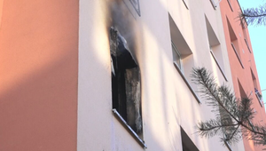 Z bytu stúpal čierny dym. Hasiči zasahovali pri požiari v Prešove