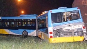 Tragédia v košických železiarňach: Vlak sa zrazil s autobusom. Pri nešťastí prišiel o život mladý muž
