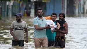 Záplavy a zosuvy pôdy si vyžiadali 12 životov. Päť osôb je nezvestných