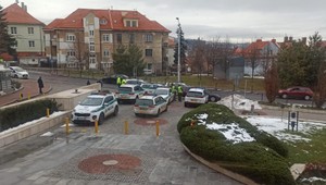 Pred parlamentom protestovali záchranári, polícia zadržala ich šéfa