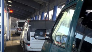 Ukrajinci sa vracajú na Vianoce domov. Na slovenských hraniciach čakajú až 13 hodín