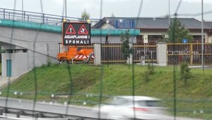 Diaľničiari upozorňujú pred mokrou vozovkou, aquaplaningu nevedia zabrániť