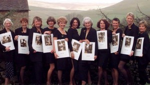 Nahé Britky bojujú kalendárom proti rakovine